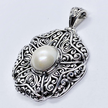 PD 14730 PL-(HANDMADE 925 BALI SILVER FILIGREE PENDANT WITH MABE PEARL)